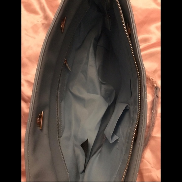 5/30% off - Sky blue 17” wide quilted tote bag - Picture 4 of 4